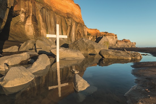 Kreuz im Wasser