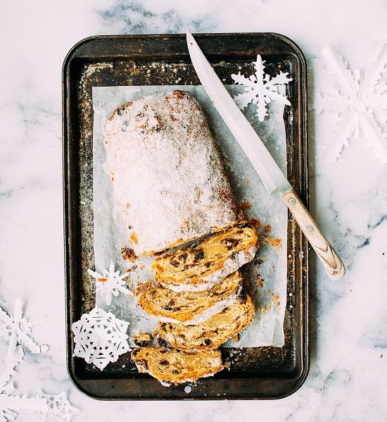 Aufgeschnittener Christstollen