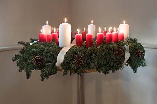 Adventskranz mit 24 Kerzen