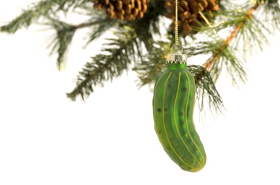 Gurke im Weihnachtsbaum