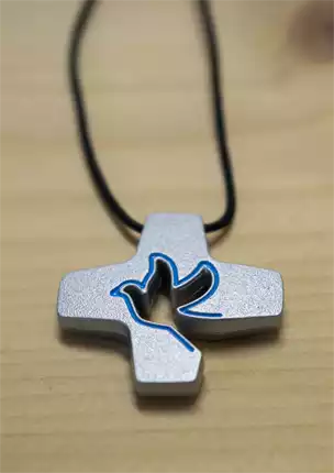 Tauben-Kreuz aus Alicium