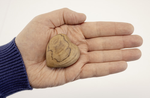 Preview: Herz aus Olivenholz