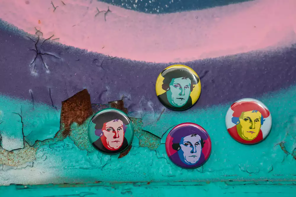 Button Luther