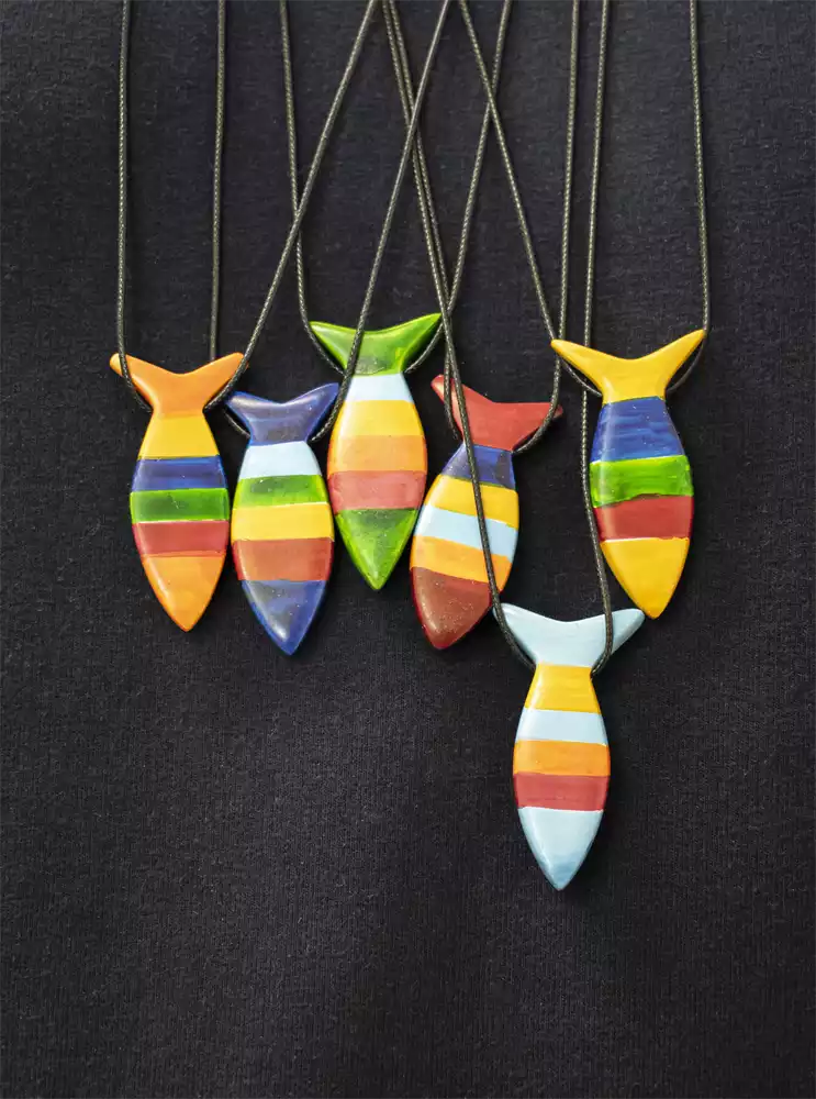Kette Regenbogenfisch aus Speckstein Kette Regenbogenfisch aus Speckstein
