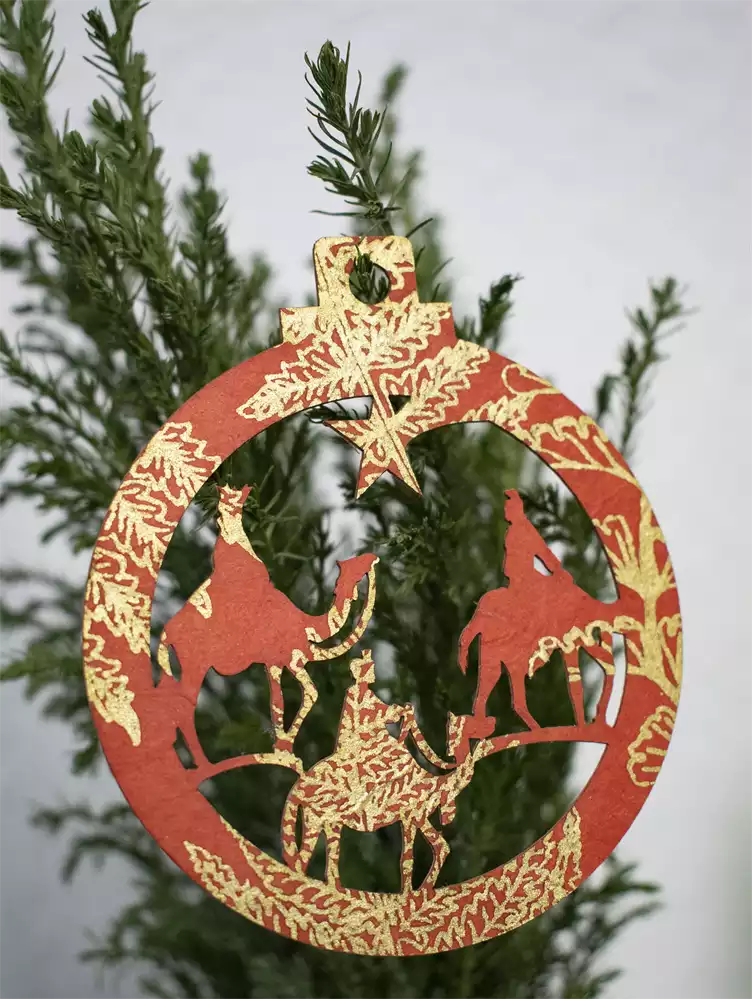 Weihnachtskarte mit Papieranhänger Weihnachtskarte mit Papieranhänger