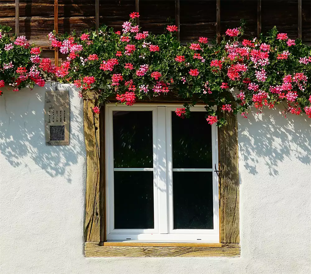 Wildbienen-Hotel mit Bibelspruch Wildbienen-Hotel mit Bibelspruch